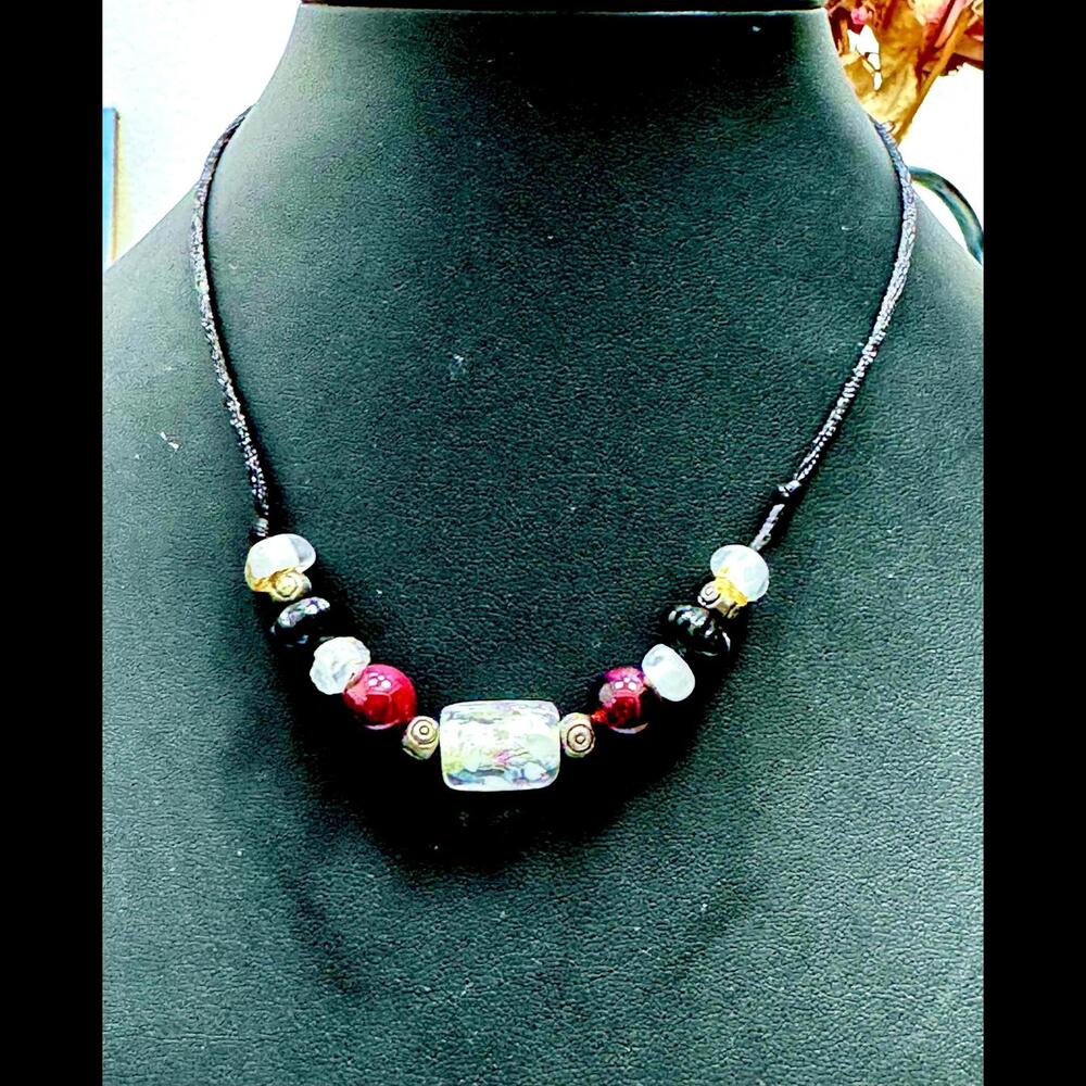 BEADED CLEAR, RED AND BLACK GLASS CHOKER